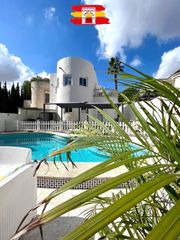 Chalet  Calle naranjo. Exclusiva villa en pinar de campoverde amplitud, privacidad y re