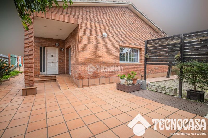 Foto d612b6ca-05b0-46e7-b938-fc6f92be8740. Casa a Zona Alta Premià de Mar