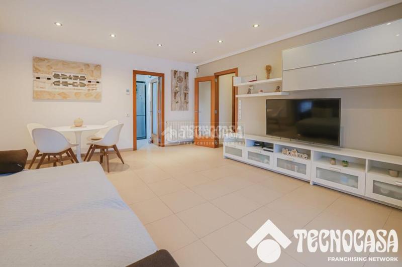 Foto ce45d2e8-a714-463f-b534-f192e9181272. Piso  en venta en Eixample Mataró