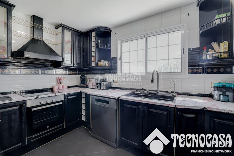 Foto dfb6170a-aa6b-4830-bc28-8febf5e7f7cc. Casa amb aparcament a Urbanitzacions Argentona