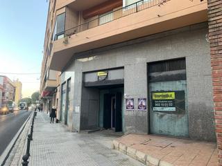 Local commercial à Carretera de gandia 2. Precio negociable  local con buena visibilidad y gran escaparate