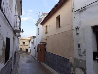 Casa a Calle santa barbara 9. Casa de 2 dorm. en oliva, en csanta barbara