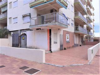 Local commercial à Avenida marina, de la 16. Amplio local comercial en la playa de tavernes de la valldigna