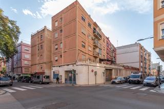 Local commercial à Doctor francisco bono 14. Local comercial en calle doctor francesc bono, alzira