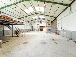Alquiler Nave industrial en Palmera. Nave industrial de 360 m2 en polígono de palmera