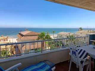 Appartement in Miramar. Apartamento con piscina y vistas al mar en playa de miramar