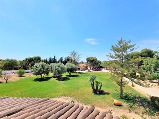 Chalet à Sol y Luz. Villa exclusiva en parcela urbana de 6.700 m2, zona residencial