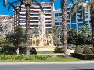 Appartement à Placa de los luceros 6. Piso plaza de los luceros, para reformar a las necesidades del c