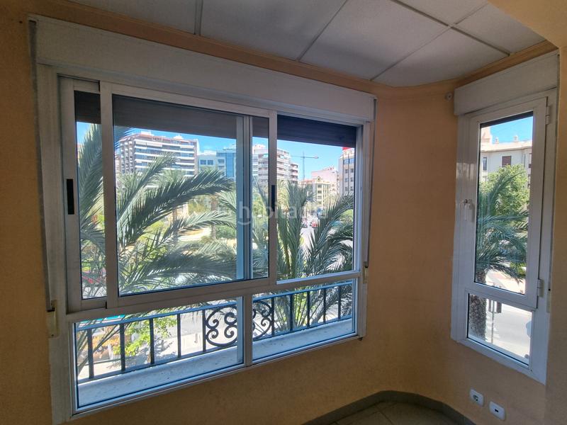 Foto d9447092-2061-40c6-ba84-38701ff336ee. Piso en placa de los luceros 6 piso plaza de los luceros, para reformar a las necesidades del comprador. en Alicante