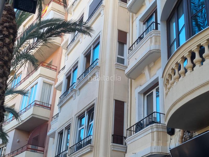 Foto f78db22c-a7a5-406a-aa0b-974ee76bb1e0. Piso en placa de los luceros 6 piso plaza de los luceros, para reformar a las necesidades del comprador. en Alicante