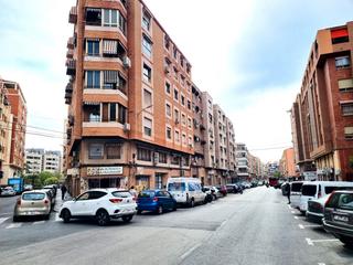 Pis en Carolinas Altas. Piso zona bulevar del pla, buen edificio.