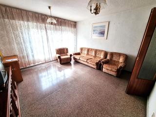 Etagenwohnung  Carrer de sant mateu. Piso esquina junto al bulevar del pla, ocasión.