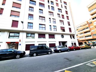 Piso en Calle astrónomo comas sola 2a. **piso exclusivo en plaza de la viña, alicante**