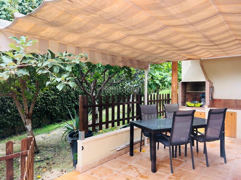 Foto 848afba6-3a1d-4b89-9689-21871609583b. Chalet with parking pool in Pueblo Acantilado-Lanuza Campello (el)