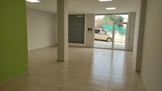 Lloguer Local Comercial  Carrer anselm clavé. Local amb magatzem  centric