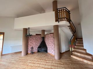 Casa a schiera in Taradell. Habitatge unif. adossat a tres vents -