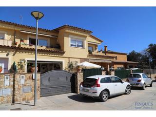Casa  Suro de la creu. Santa cristina daro, casa con jardín