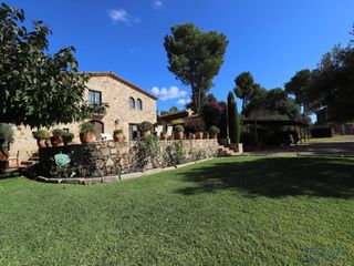 Country house in Avenida església 71. Santa cristina daro  zona centro  exclusiva finca rústica junto