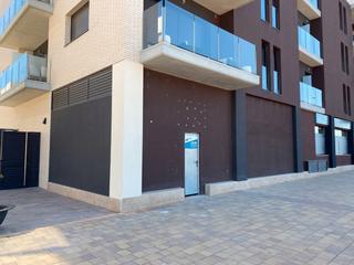 Rent Business premise in Carretera de santa coloma 59. Con salida de humos