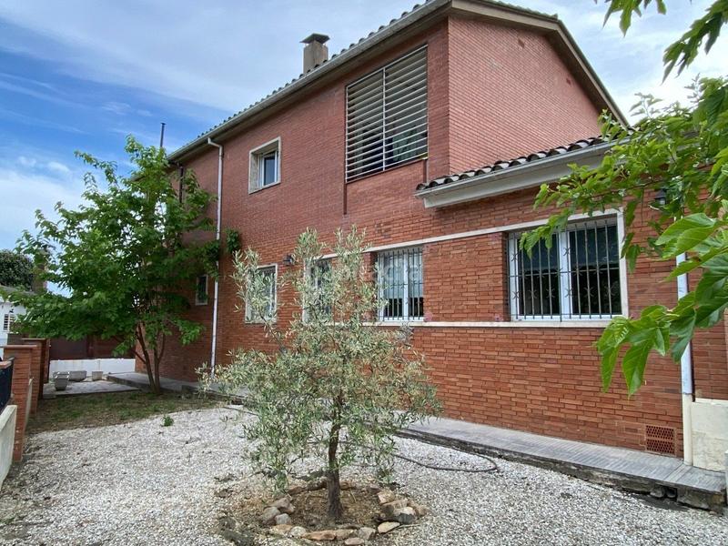 Foto 35e03700-3dfe-4c6d-ac42-e1b6cdc474b8. House with fireplace heating parking pool in Montilivi Girona