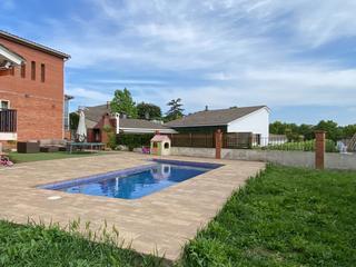 Maison  Carrer serra de finestres. Con piscina