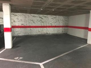 Car parking in Passeig de la Devesa 39