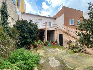 Casa adossada  Carrer lluís moreno palli. Casa adossada al centre de calonge, a un pas de la platja.