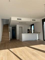 Casa aparellada a Carrer enforcadores d'alls 38. Casa de obra nueva en el pla de l'ametller