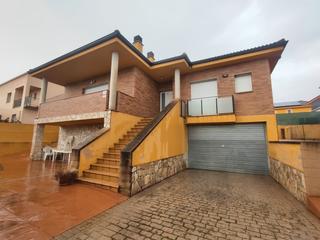 Chalet dans Caldes de Malavella. Casa independiente en la urbanizacin aigues bones