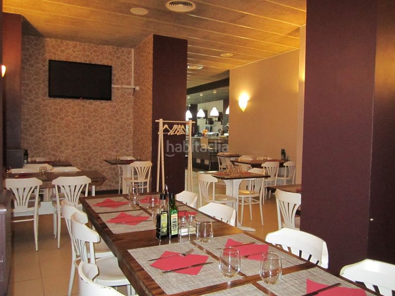 Foto 2132a395-f397-45f3-9cdd-d0f76e541efa. Local comercial amb calefacció a Eixample Nord Girona