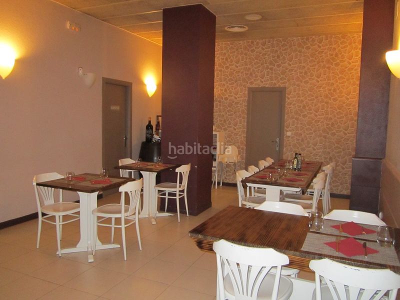 Foto 5c0bc815-b315-4679-9f20-ac79d806d0d1. Local comercial amb calefacció a Eixample Nord Girona