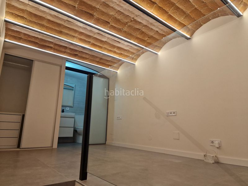 Foto 50caefca-96f5-4254-9fa1-d2a6c2cf09da. Local comercial a Raval Barcelona