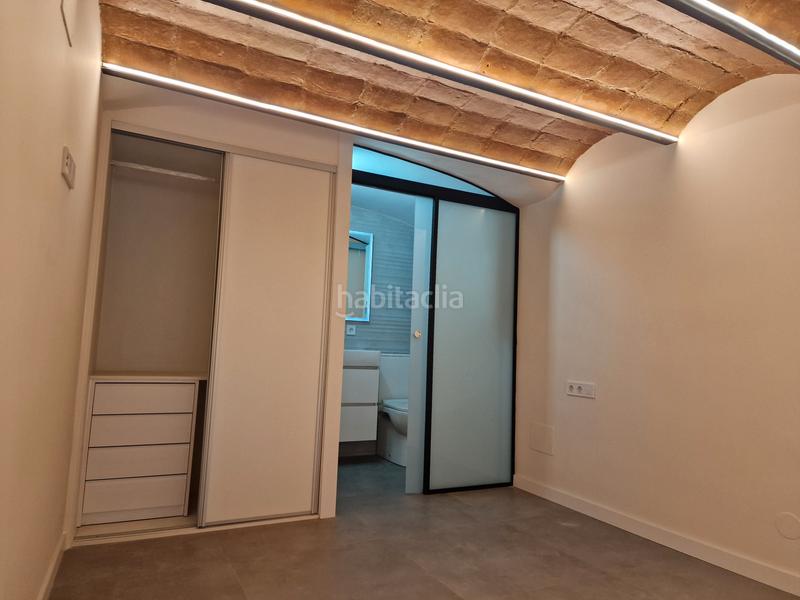 Foto 3d89e5b0-dabb-45da-b86a-281f35a12b48. Estudi a Raval Barcelona