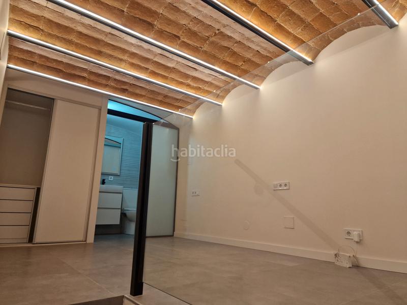 Foto e6ae73b0-7dc5-4504-9e4a-d1f5d8838c4f. Estudi a Raval Barcelona
