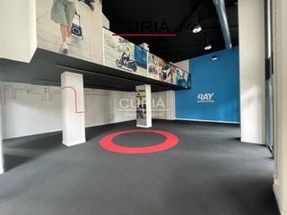 Location Local commercial  Gran passeig de ronda. Luminoso local esquinero en zona carrefour con altillo de 75m2 y