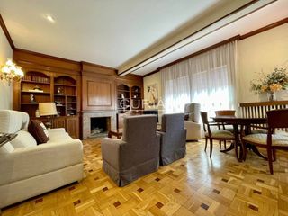 Rent Flat in Instituts-Universitat. Gran piso estudiantes facultad medicina con agua incluida