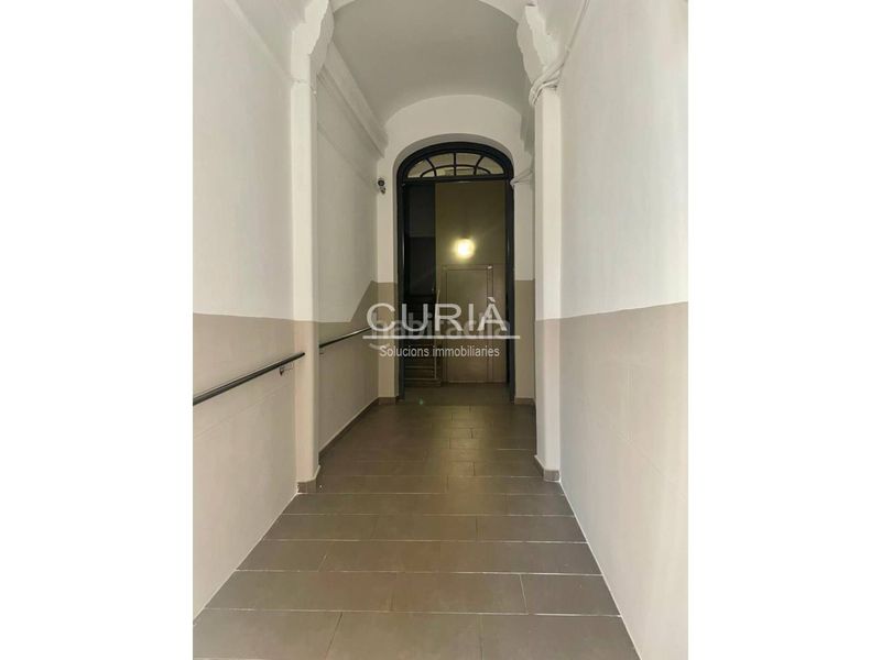 Foto e6301819-674e-4d96-b1c6-3bf731ef7937. Alquiler piso alquiler piso para pareja reformado zona rambla catalunya con terraza agua y basuras incluidas en Lleida