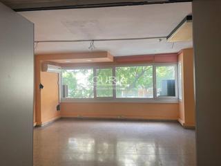 Local Comercial  Aribau. Local esquinero ideal residencia estudiantes con acceso independ