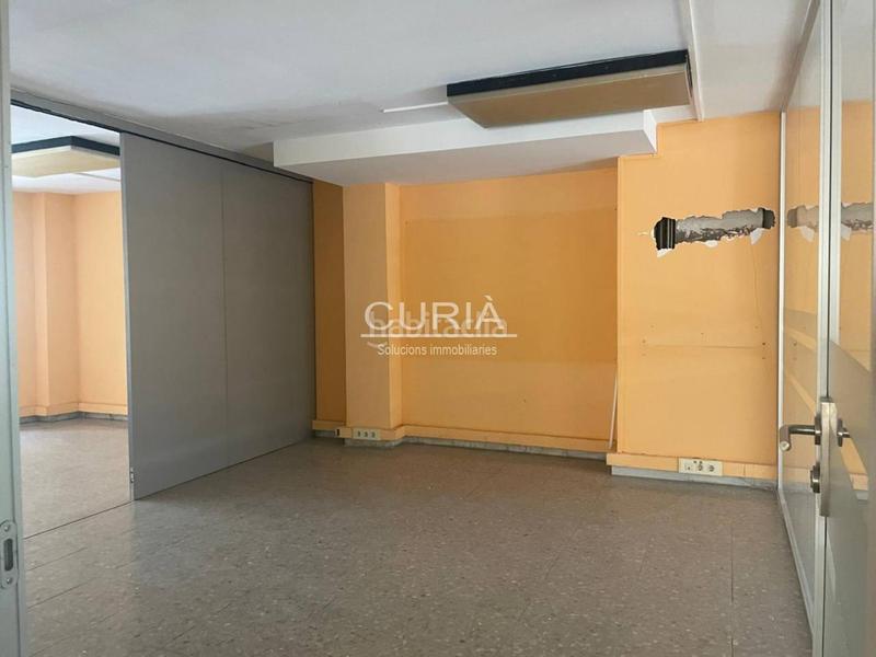 Foto b6a2299b-a022-49bf-b48a-156043cdb6a0. Locale commerciale in Príncep de Viana-Clot-Xalets Humbert Torres Lleida
