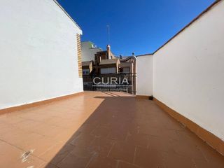 Rent Apartment  Calle vallcalent. Ático en alquiler para estudiantes