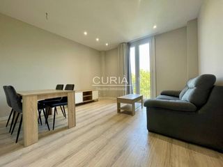 Affitto Piccolo appartamento in Centre Històric. Apartamento en alquiler frente al rio con agua incluida para par