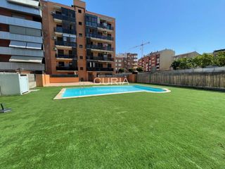 Etagenwohnung in La Bordeta. Venta de piso para entrar a vivir con terraza y piscina en copa