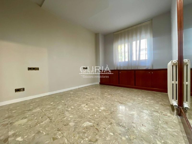 Foto f6386c17-9a92-4c3c-98a9-aa82658ebff0. Pis amb calefacció aparcament a Príncep de Viana-Clot-Xalets Humbert Torres Lleida