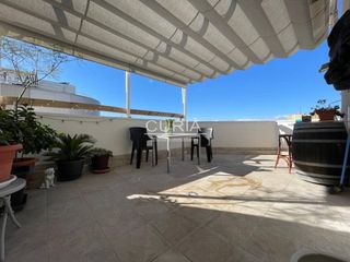 Penthouse in Instituts-Universitat. Soleado atico en universitat