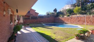 Chalet  Carrer joan miro. Con piscina y jardín privados