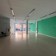 Lloguer Local Comercial  Carrer de pompeu fabra. Local comercial accesible