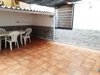Rent Flat in El Palau - Escorxador. Planta baja con patio enorme. (no se admiten mascotas)
