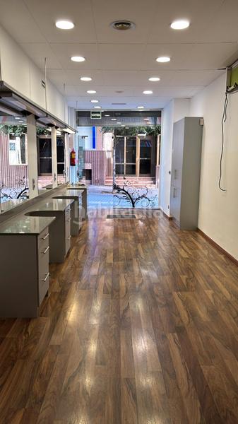 Foto 5573e189-3358-40b9-85de-6c6a28e62880. Alquiler local comercial como nuevo. centro total. salida de humos en Mataró