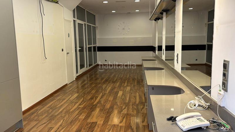 Foto 6c86b164-c409-4212-a1a7-2aaf0392efc9. Alquiler local comercial como nuevo. centro total. salida de humos en Mataró