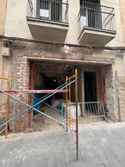Affitto Locale commerciale  Carrer unió. Local a estrenar. con salida de humos